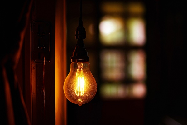 Saber como realizar o cálculo do kwh em reais é fundamental para que você possa economizar em sua conta de energia elétrica