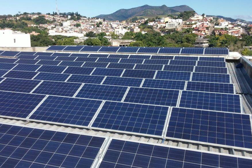 Sistema fotovoltaico e seus componentes.
