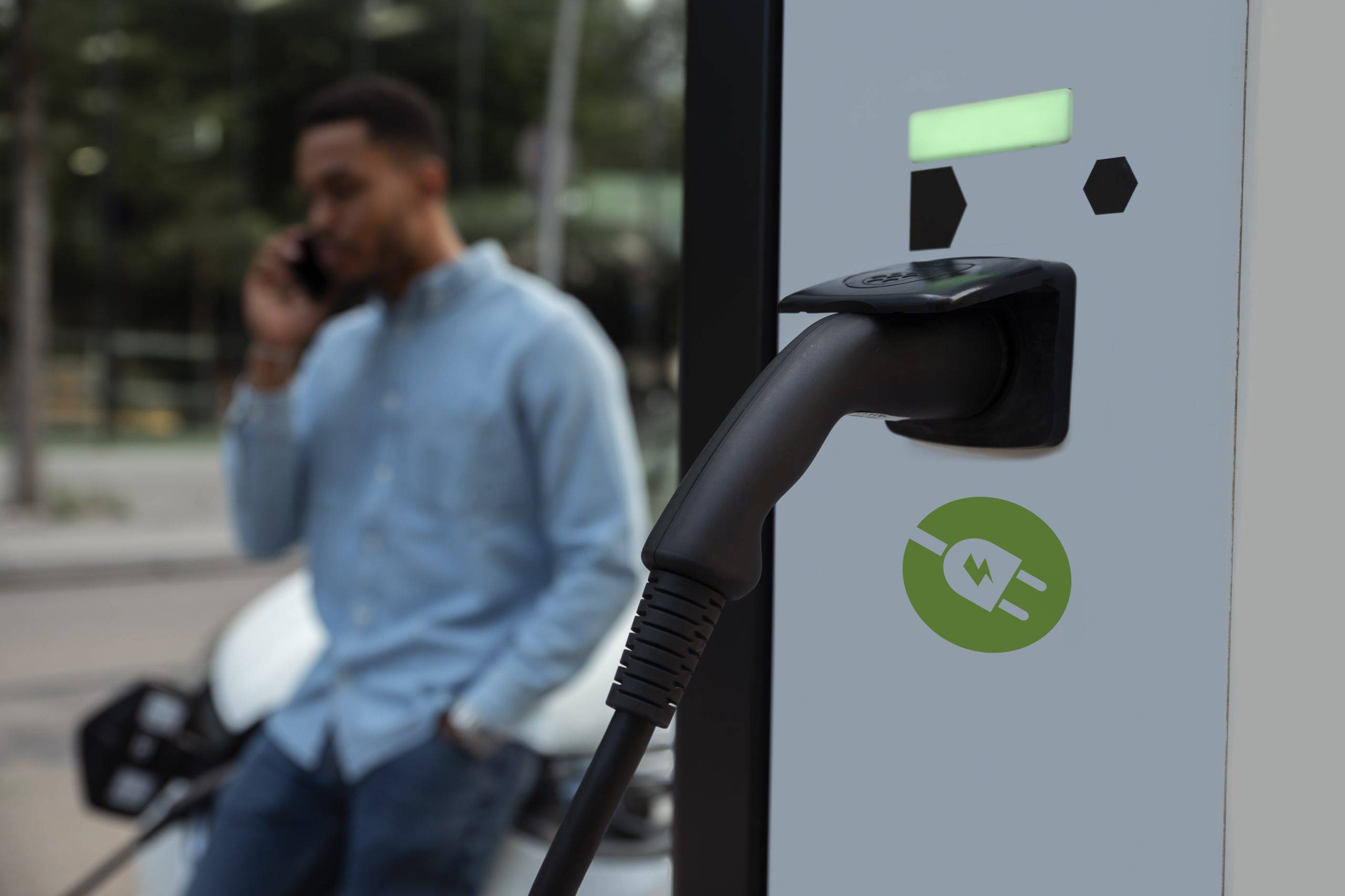 Para-definir-o-tempo-de-carregamento-de-um-veiculo-eletrico-e-necessario-considerar-alguns-fatores-como-a-potencia-do-carregador-scaled