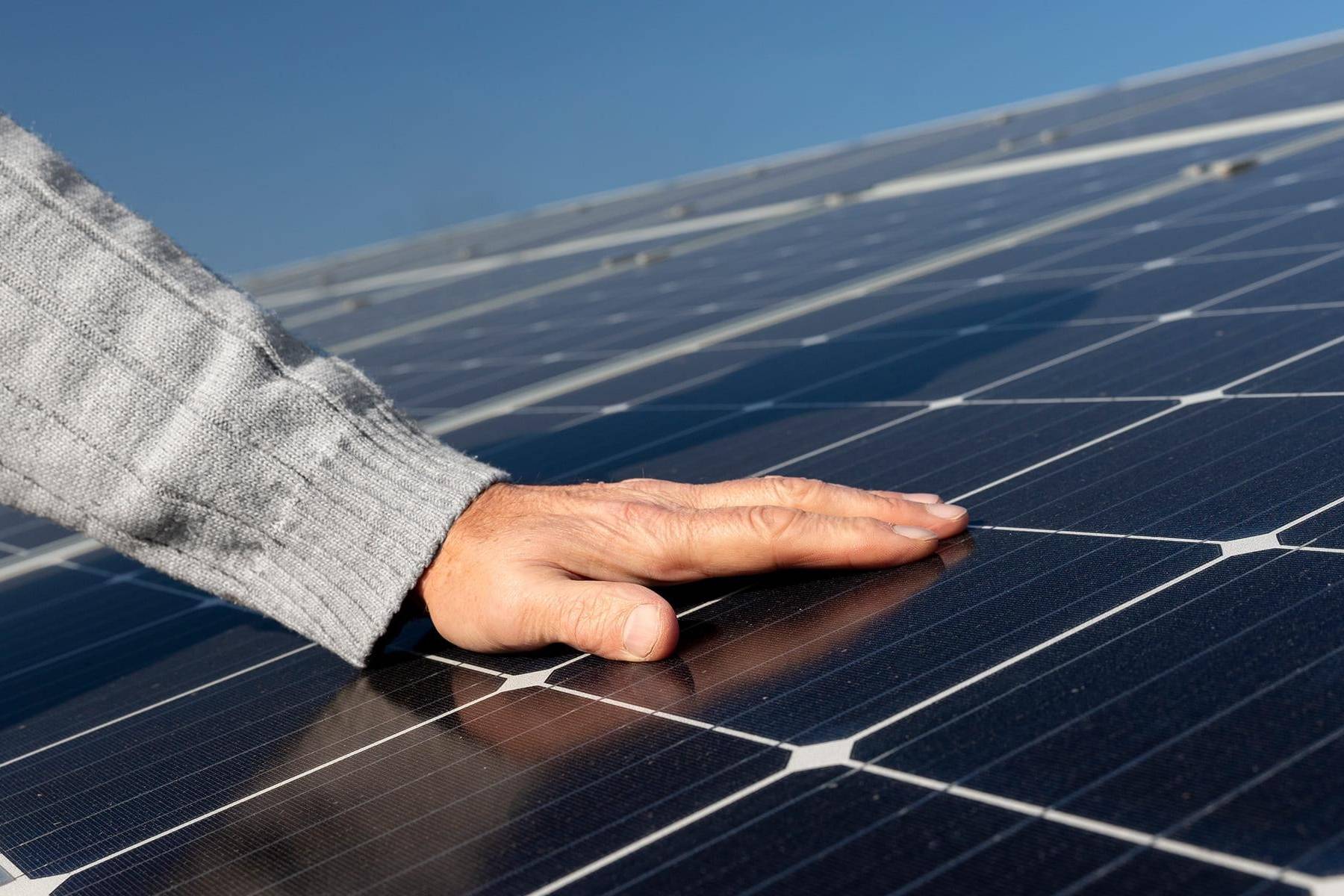 Existem uma série de fatores que podem levar a perda de performance do sistema fotovoltaico, como por exemplo, a falta de manutenção preventiva.