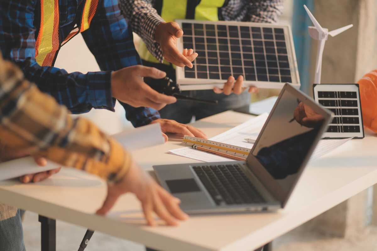 Sistema híbrido e nobreak corporation.