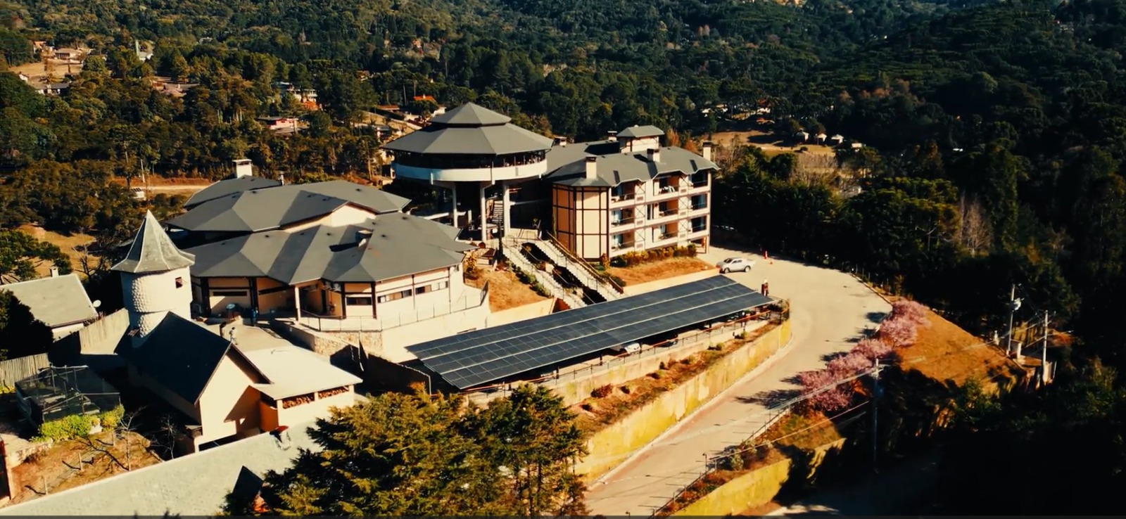 Carport solar Mirante da Colyna.