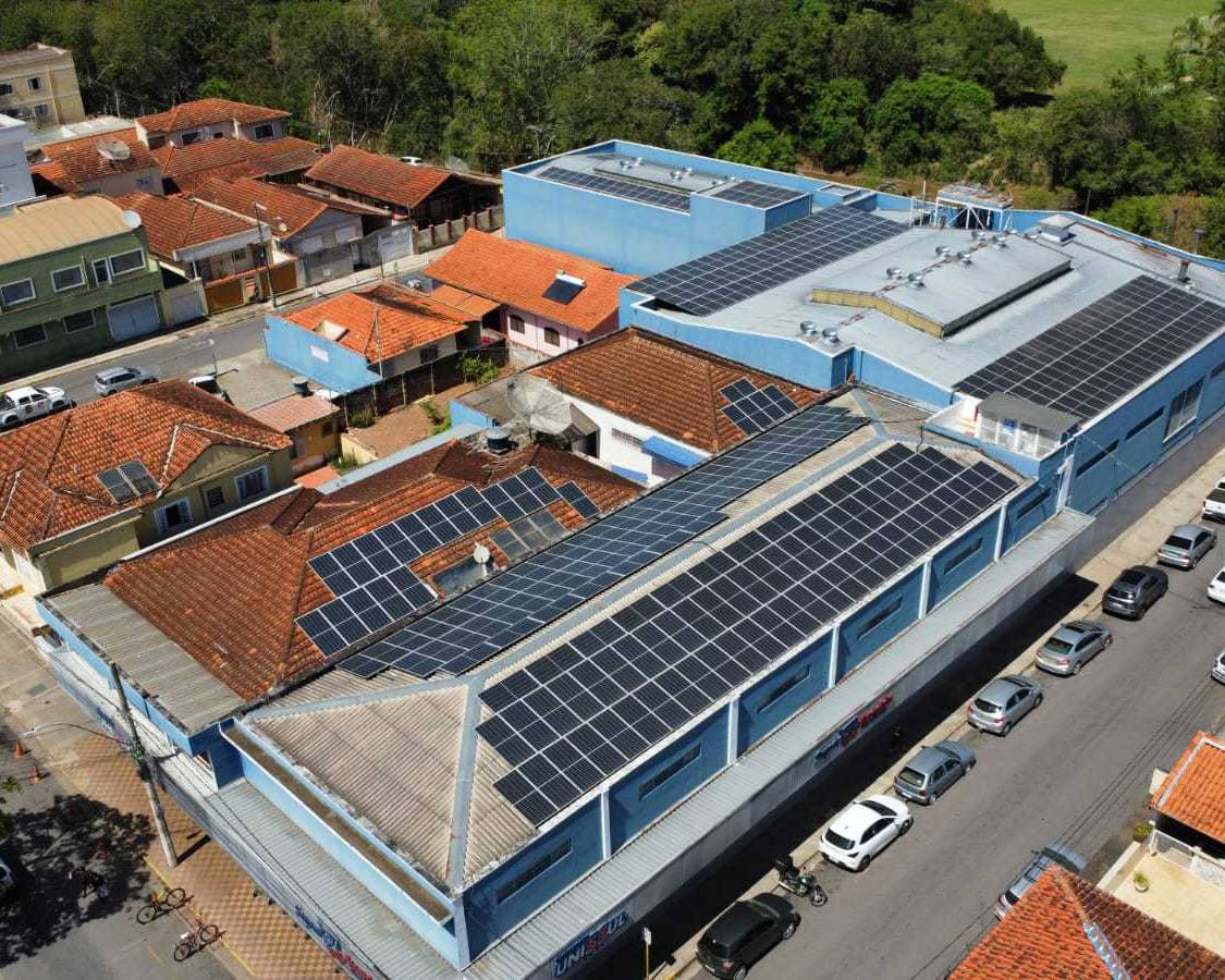 Reduzir o custo da energia na hora ponta com baterias.
